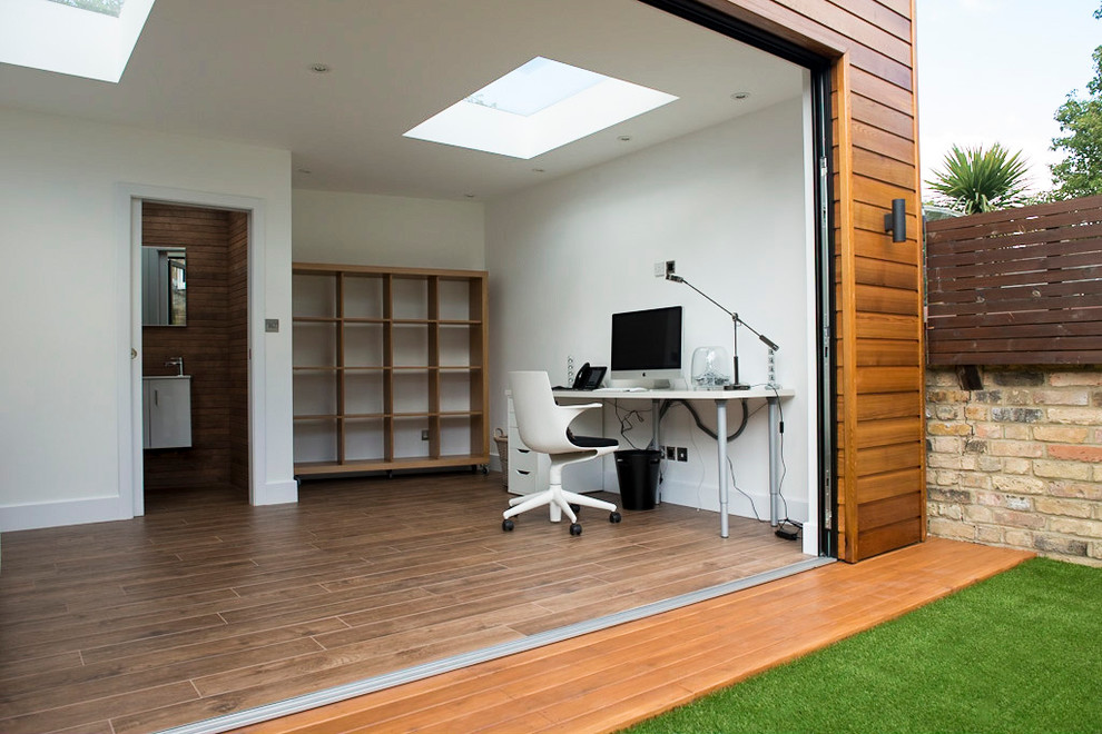 Detached Extension and Summer House in Calbourne Road, London
