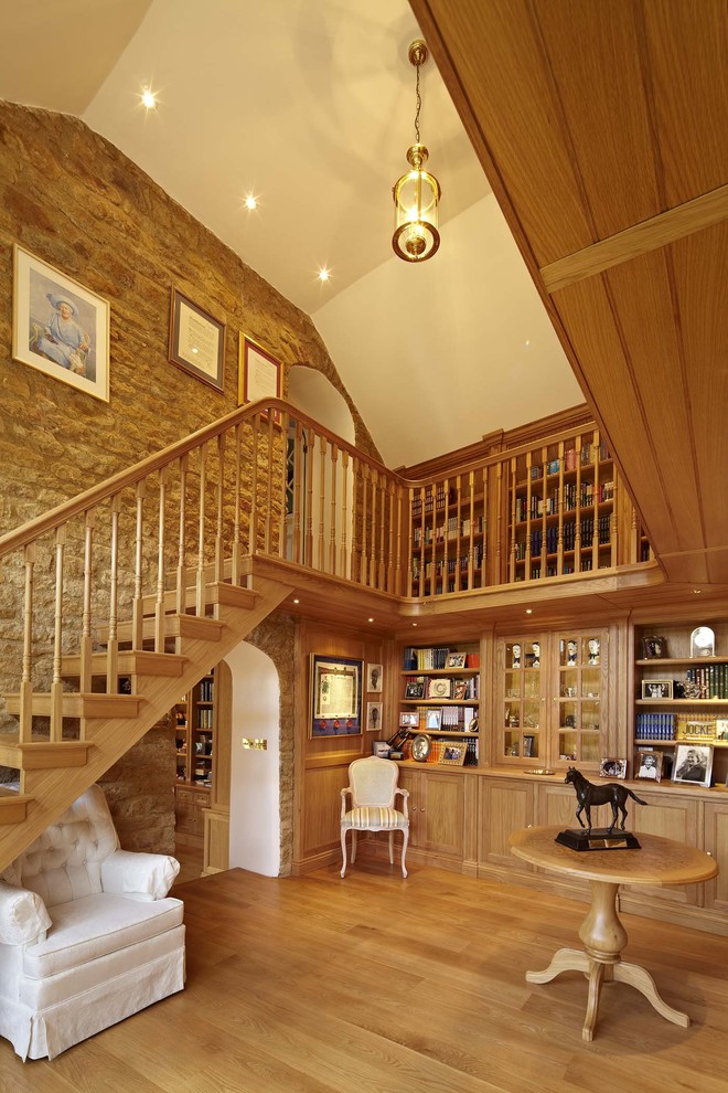 オックスフォードシャーにあるトラディショナルスタイルのおしゃれなホームオフィス・書斎の写真