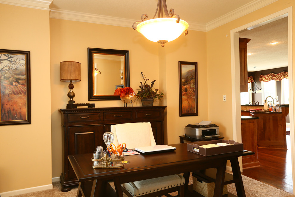 Design ideas for a classic home office in Kansas City.