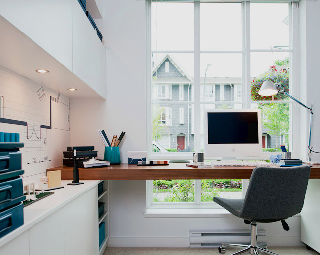 Inspiration for a modern home office in Vancouver.