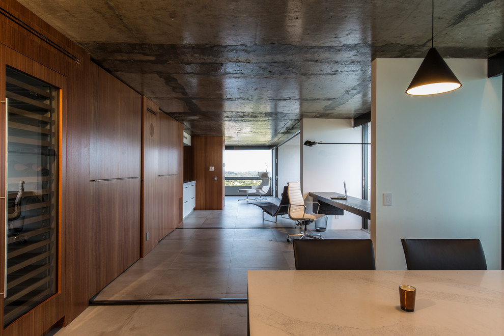 Idéer för ett mellanstort modernt arbetsrum, med vita väggar och grått golv