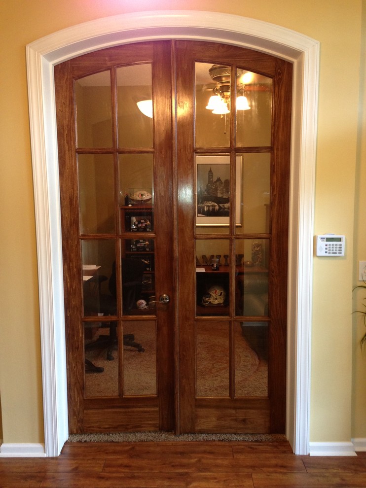 Inspiration for a traditional home office in Jacksonville with dark hardwood flooring.