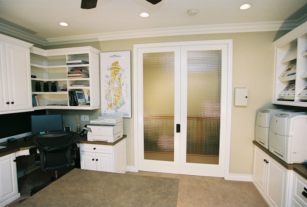 Medium sized traditional home office in Orange County.