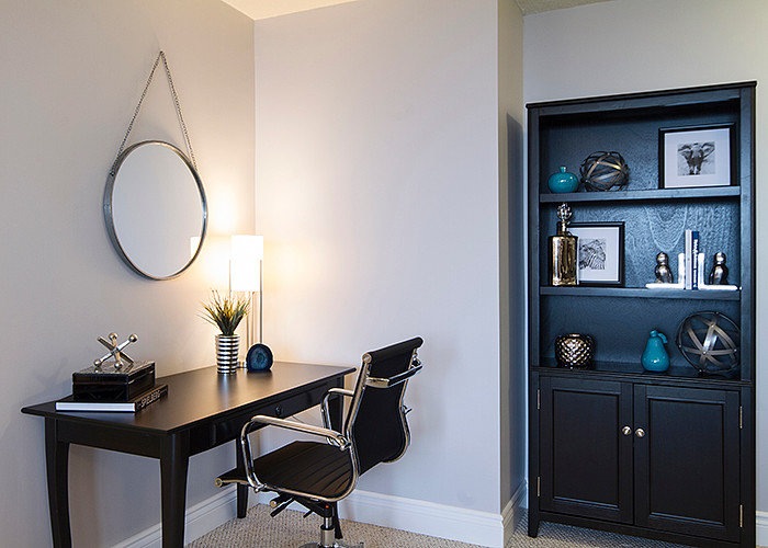 Home office - transitional home office idea in Toronto