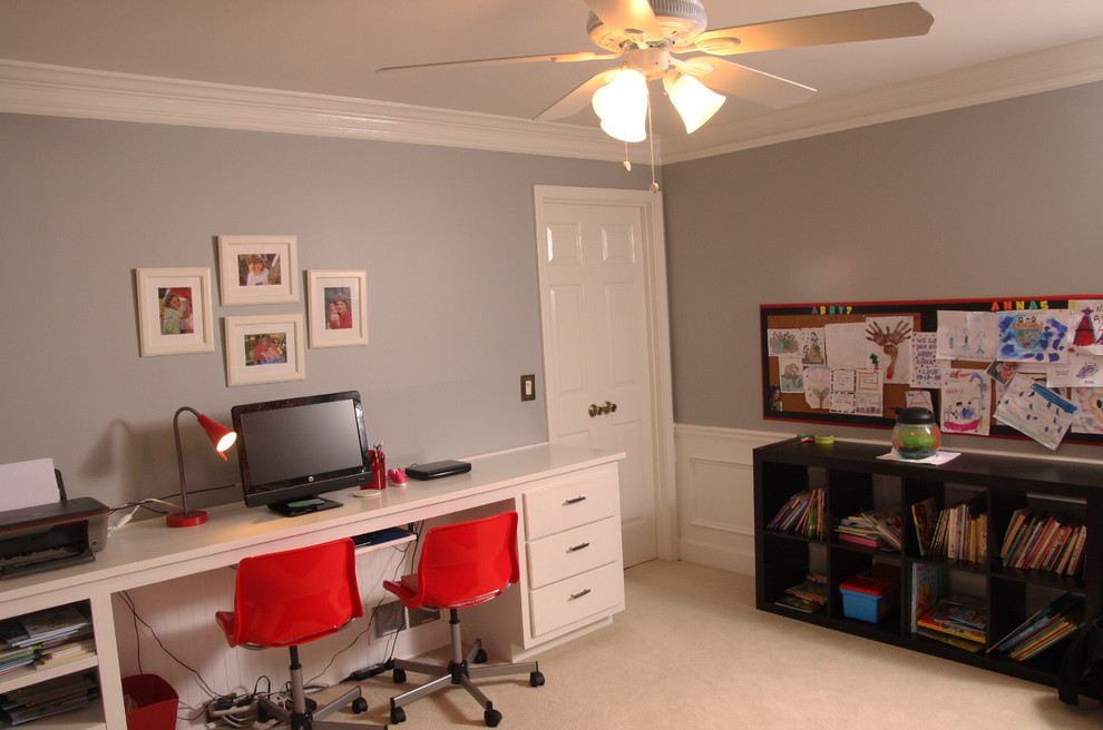 Elegant home office photo in Atlanta