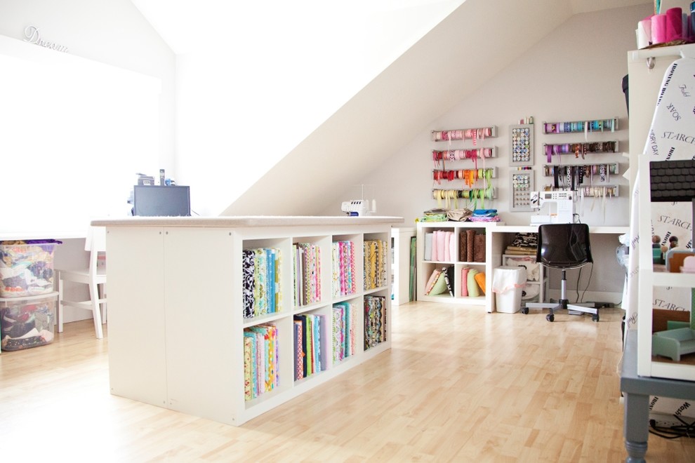ソルトレイクシティにあるトラディショナルスタイルのおしゃれなホームオフィス・書斎の写真
