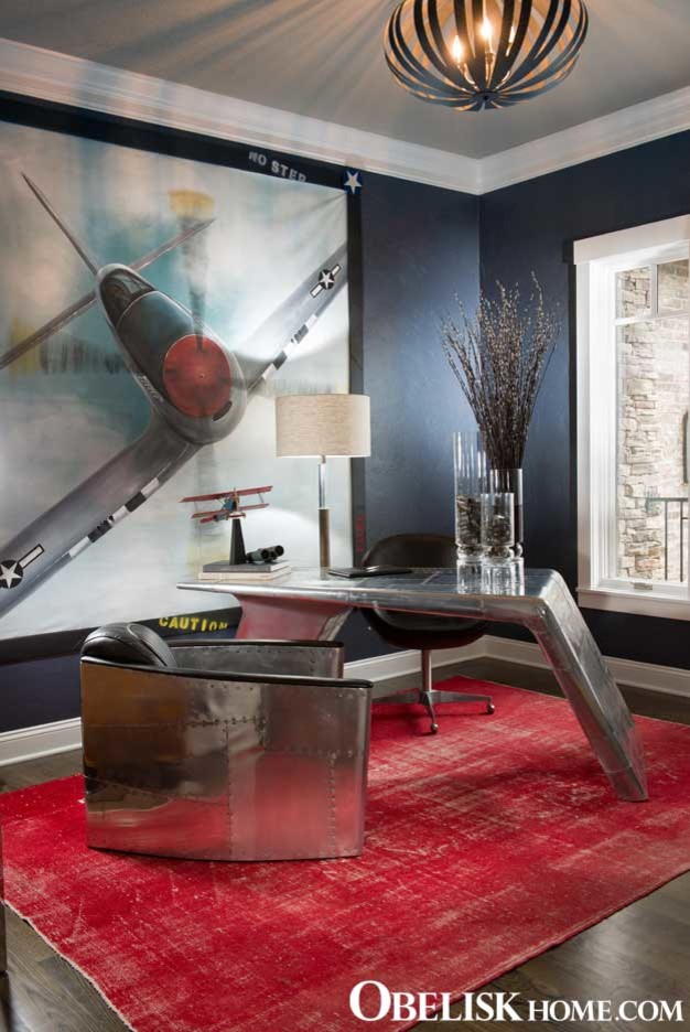 Imagen de despacho ecléctico de tamaño medio sin chimenea con paredes azules, suelo de madera en tonos medios y escritorio independiente