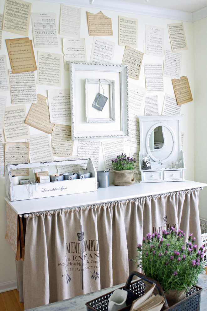 Inspiration for a shabby-chic style craft room remodel in Chicago