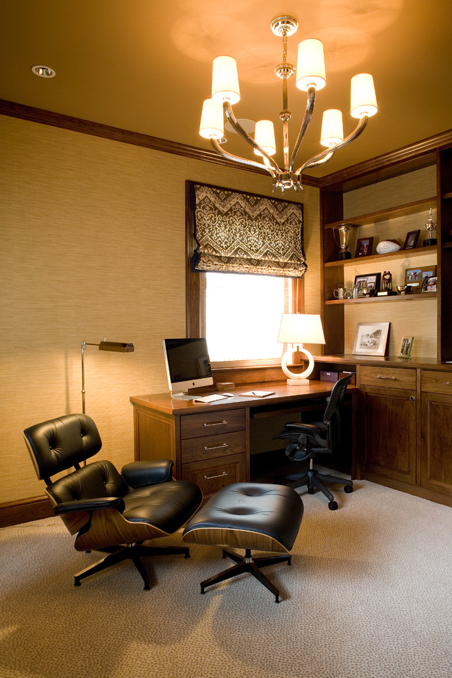 Example of a classic built-in desk home office design in San Francisco