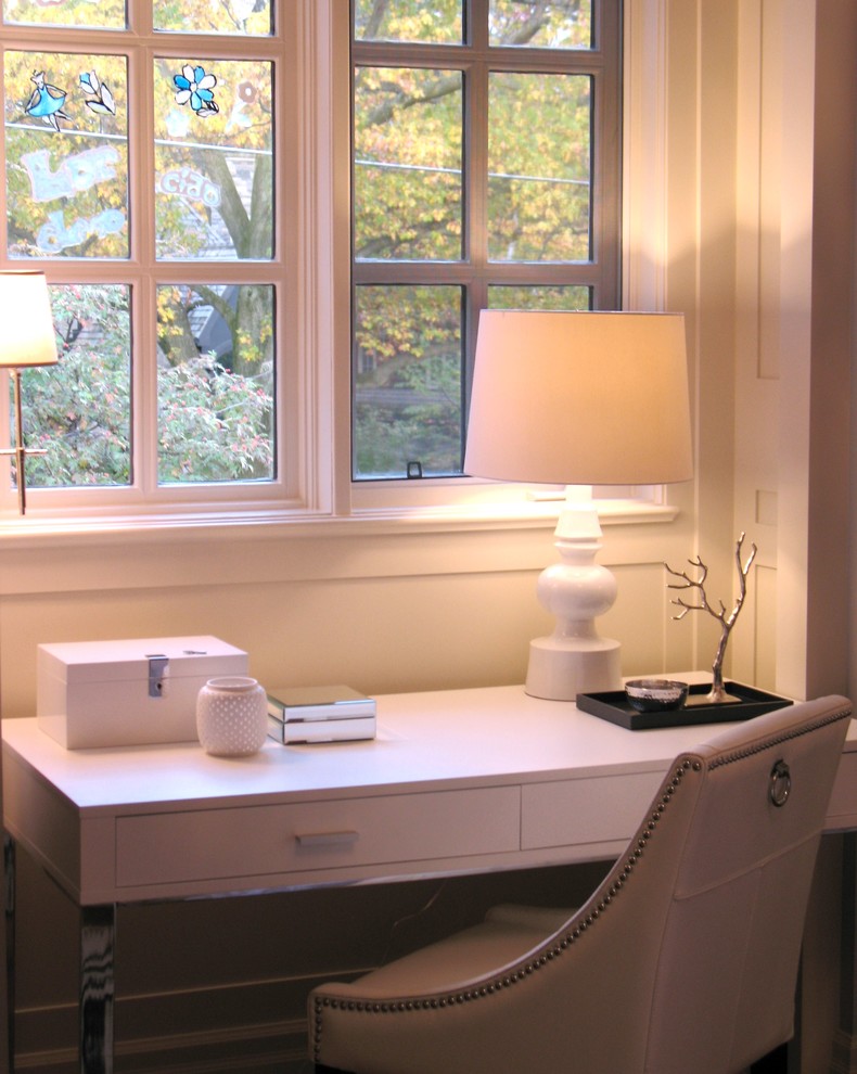 Example of a trendy home office design in Toronto