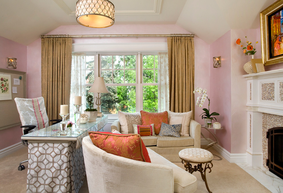 Ejemplo de despacho clásico renovado de tamaño medio con paredes rosas, todas las chimeneas, marco de chimenea de baldosas y/o azulejos y escritorio independiente