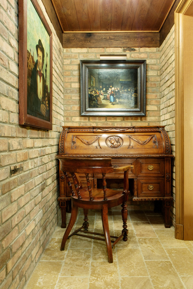 Imagen de despacho clásico sin chimenea con escritorio independiente