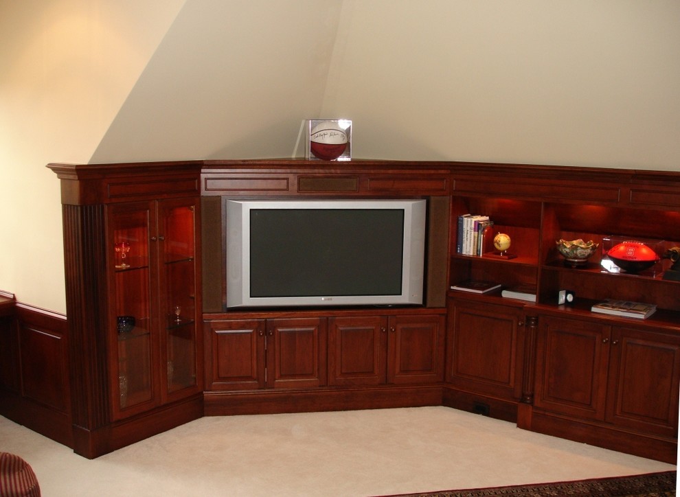 Entertainment and Home Bars Traditional Home Office