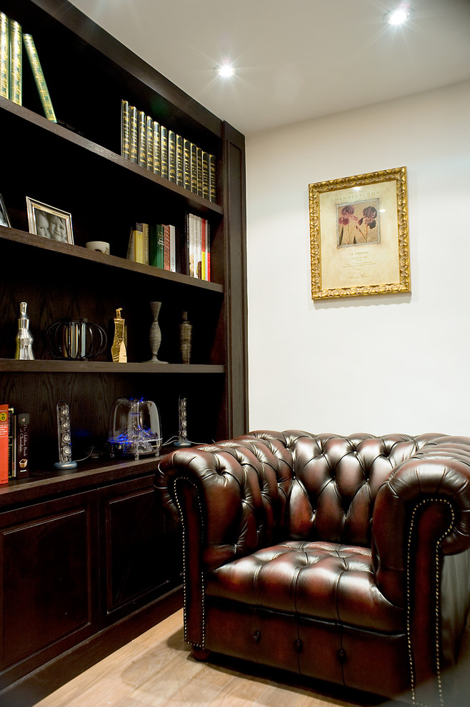 EVE Traditional Home Office Hong Kong by hoo Interior Design