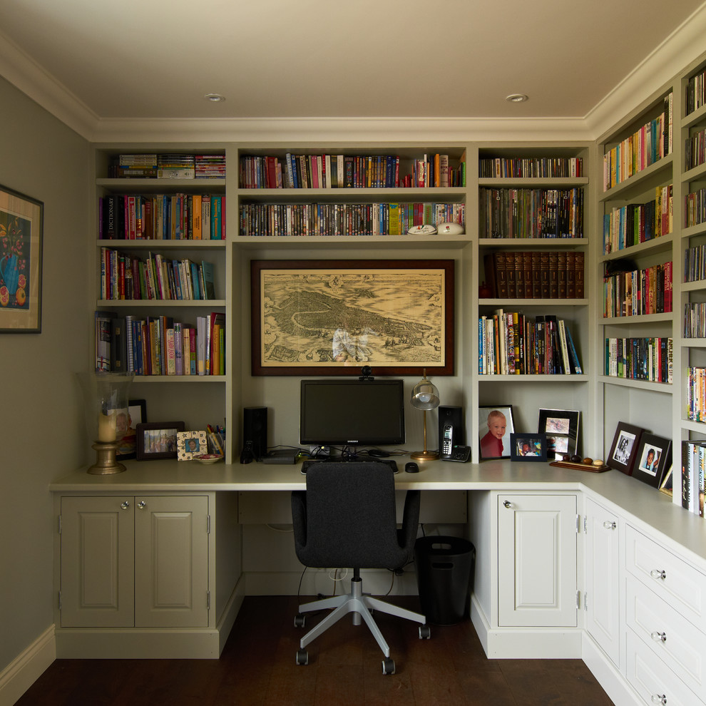 Home office - cottage home office idea in London