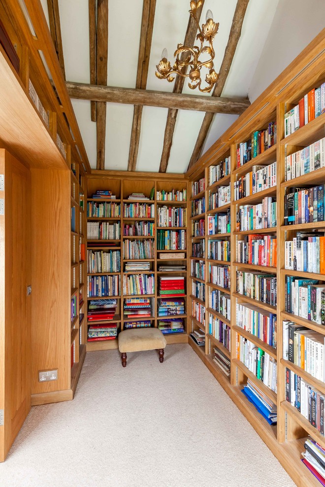This is an example of a contemporary home office in Oxfordshire.