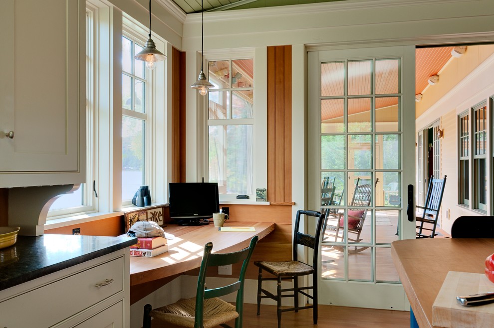 Example of a cottage home office design in Burlington