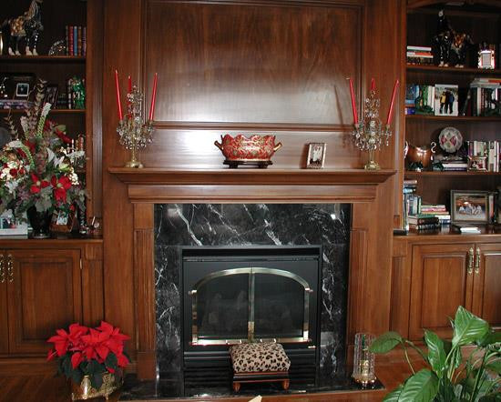 コロンバスにあるトラディショナルスタイルのおしゃれなホームオフィス・書斎 (標準型暖炉、石材の暖炉まわり) の写真