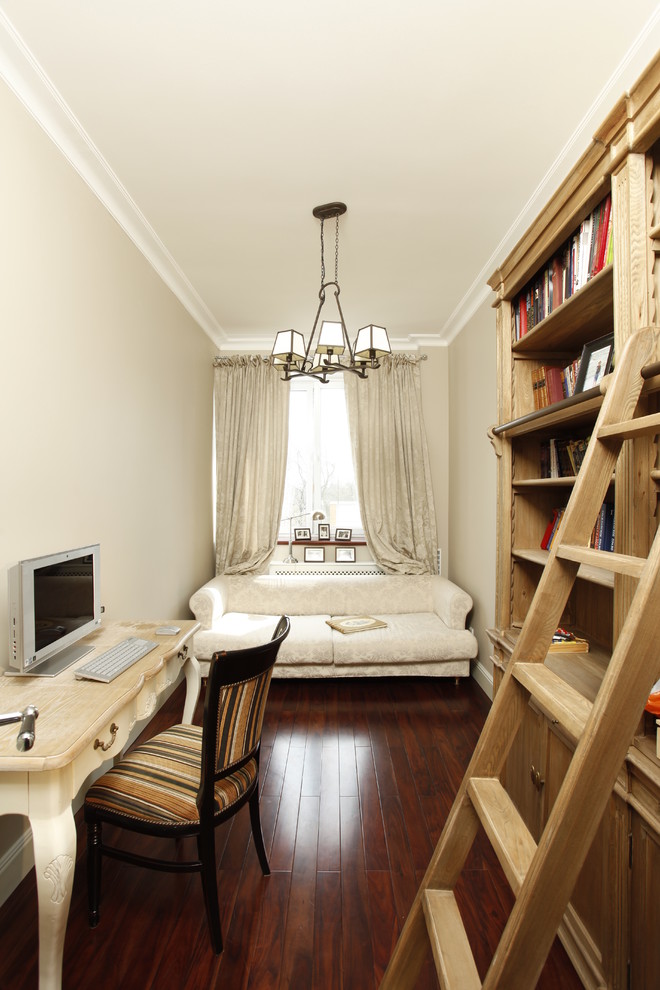 Example of a classic home office design in Moscow