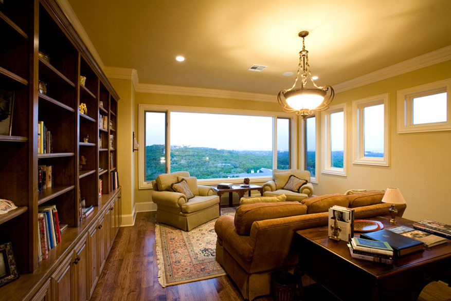 This is an example of a classic home office in Austin.