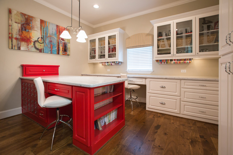 Photo of a traditional craft room in Dallas with a built-in desk.