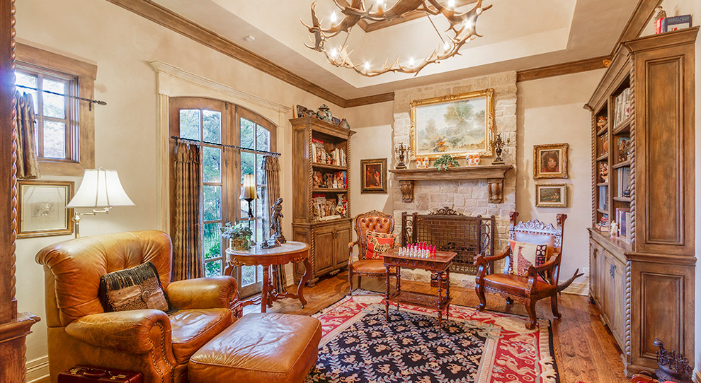 Traditional home office in Oklahoma City.