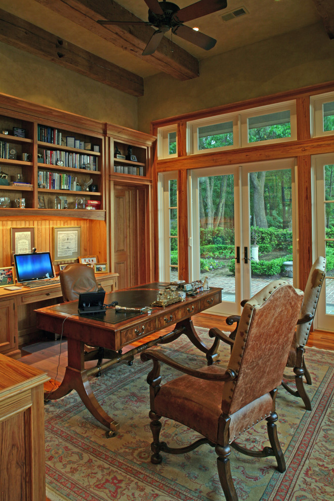 Design ideas for a classic home office in Charleston.