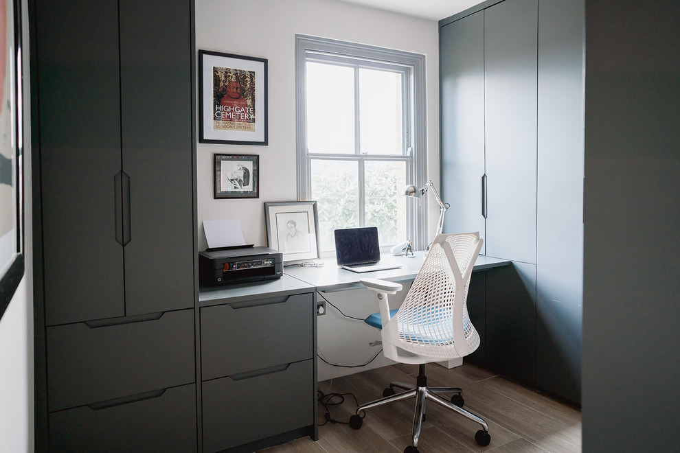 Design ideas for a modern home office in London.