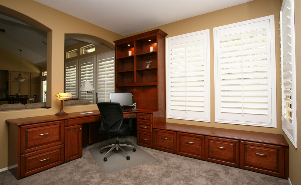 Design ideas for a traditional home office in Orange County.