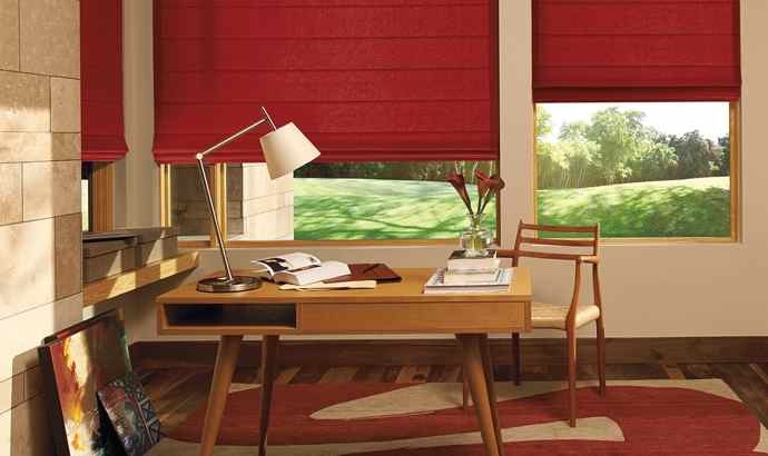 Idée de décoration pour un bureau vintage de taille moyenne avec un mur marron, un sol en bois brun, aucune cheminée, un sol marron et un bureau indépendant.