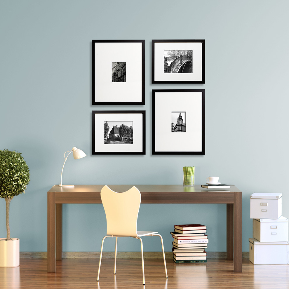 Inspiration for a modern home office remodel in Chicago