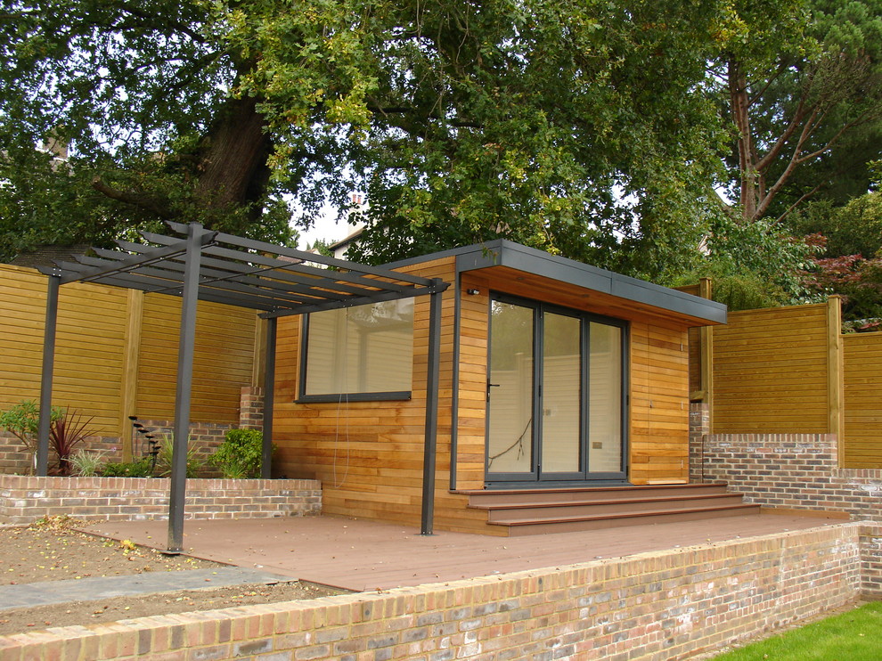Home studio - contemporary home studio idea in West Midlands