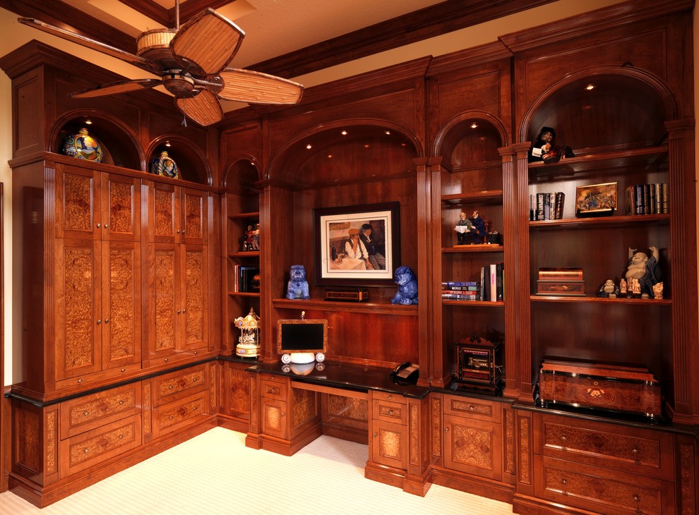 Home office - traditional home office idea in Miami