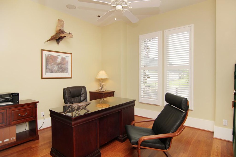 Photo of a traditional home office in Houston.