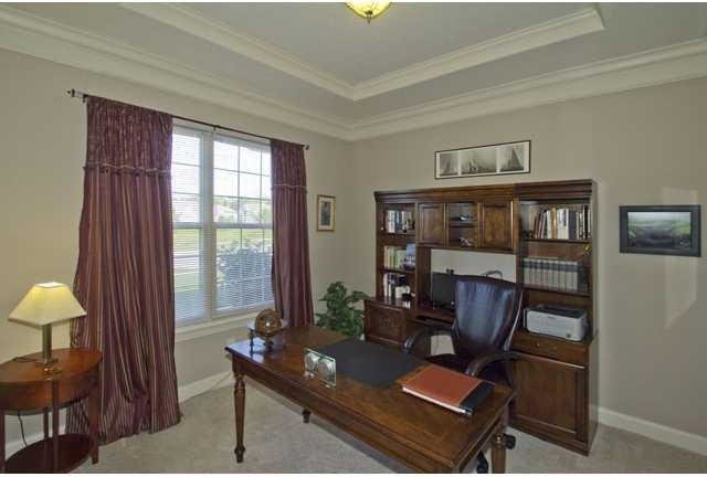 Example of a classic home office design in Columbus