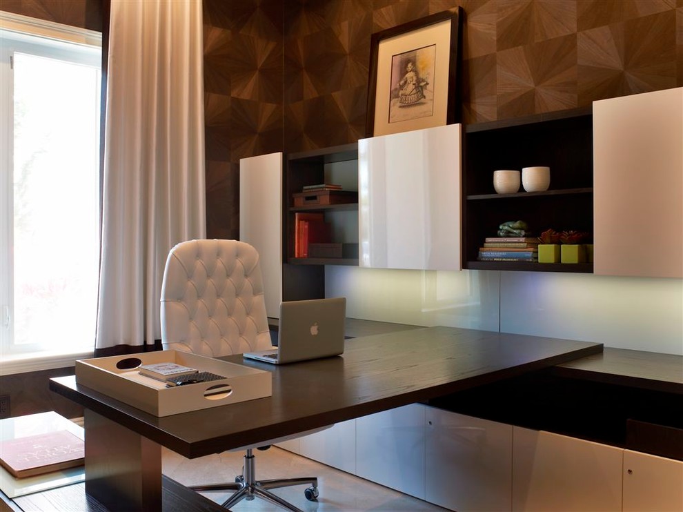 Photo of a contemporary home office in Miami.