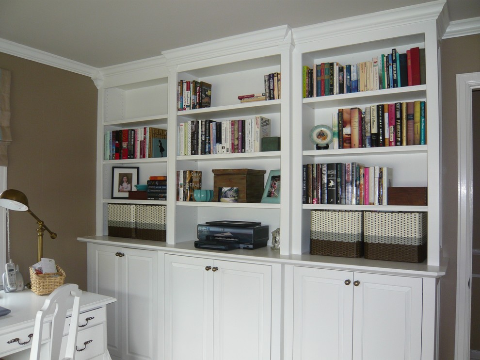 Home office - traditional home office idea in Burlington