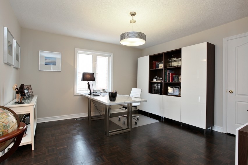 This is an example of a contemporary home office in Toronto.