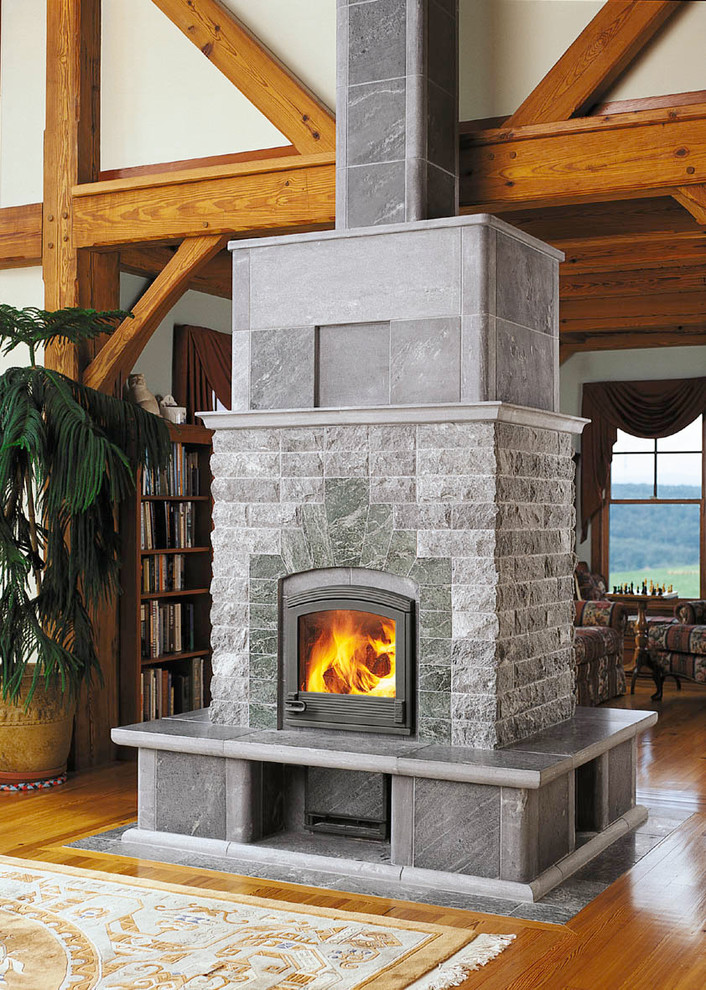 Идея дизайна: кабинет в современном стиле с печью-буржуйкой и фасадом камина из камня