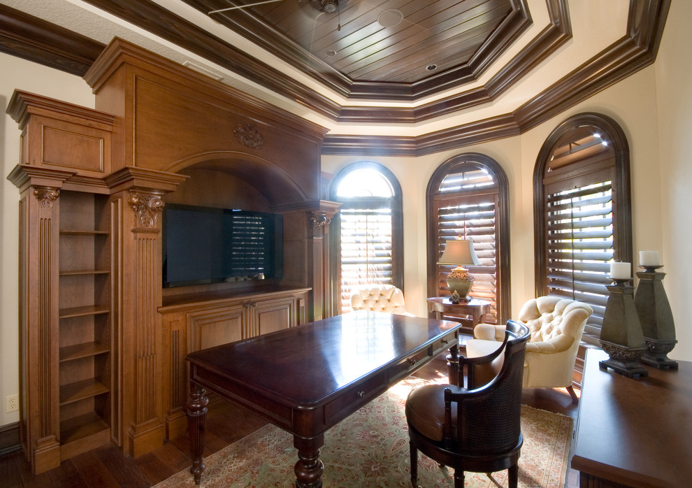 Photo of a mediterranean home office in Tampa.