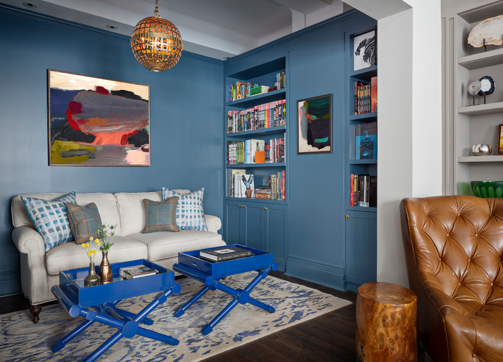 ニューヨークにあるトランジショナルスタイルのおしゃれな書斎 (青い壁、濃色無垢フローリング、茶色い床) の写真
