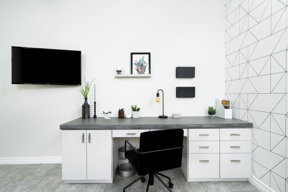 Design ideas for a modern home office in Phoenix.
