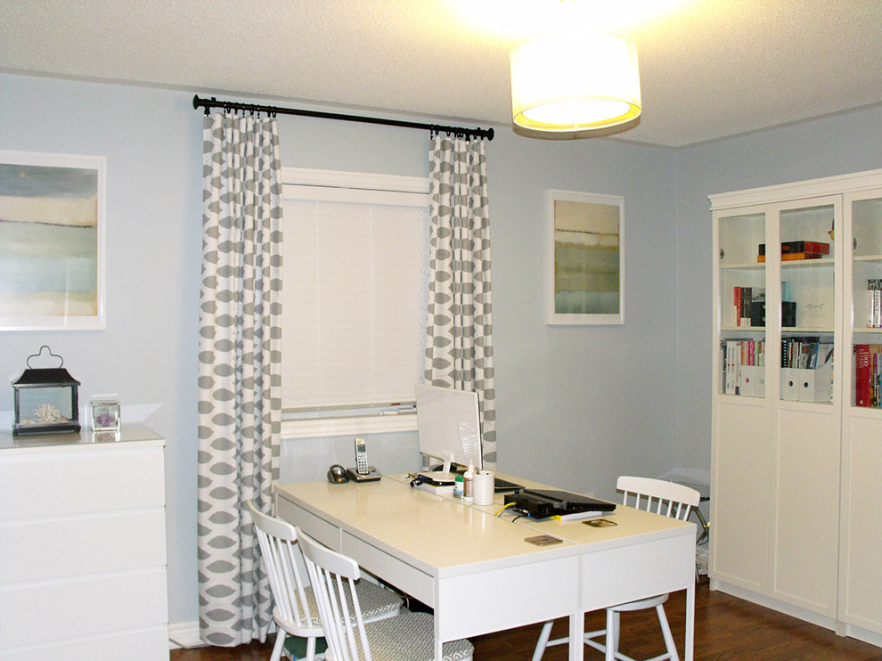 Home office - contemporary home office idea in Toronto