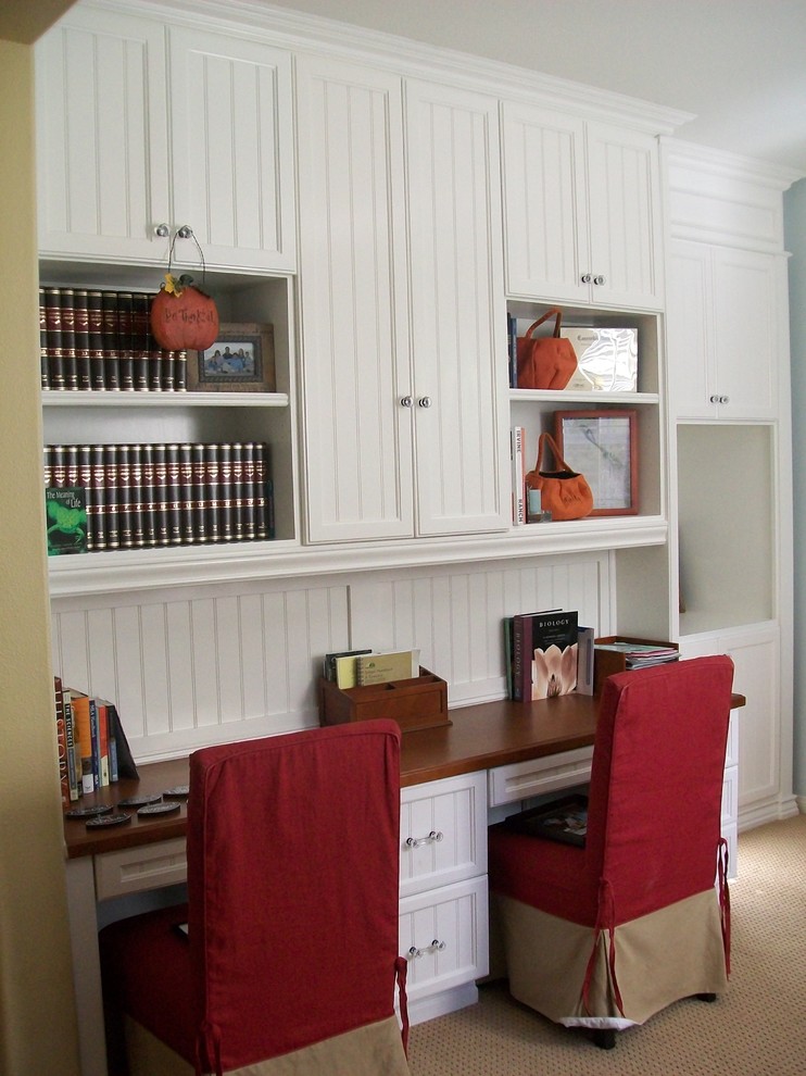 オレンジカウンティにあるトラディショナルスタイルのおしゃれなホームオフィス・書斎の写真
