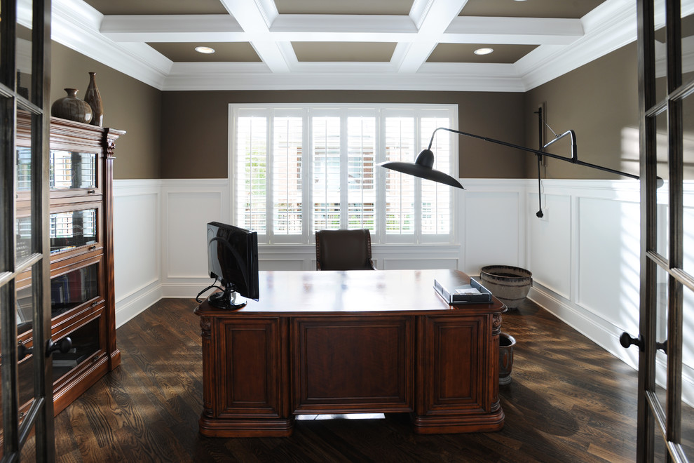 Traditional home office in Nashville.