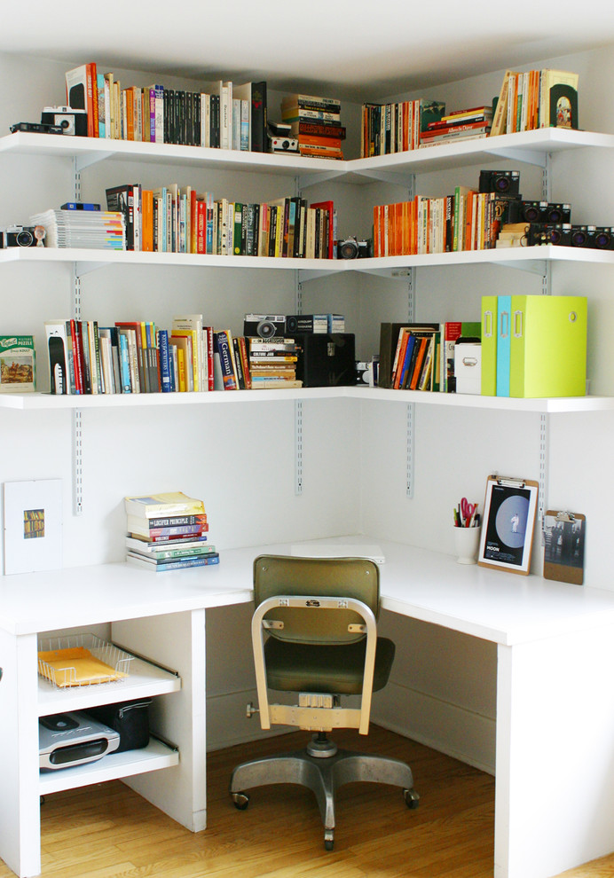 ウィチタにあるコンテンポラリースタイルのおしゃれなホームオフィス・書斎の写真
