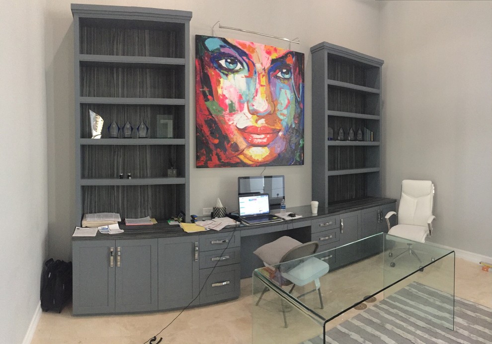 マイアミにあるコンテンポラリースタイルのおしゃれなホームオフィス・書斎の写真