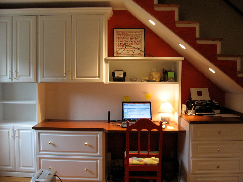 Mid-sized country built-in desk home office photo in DC Metro