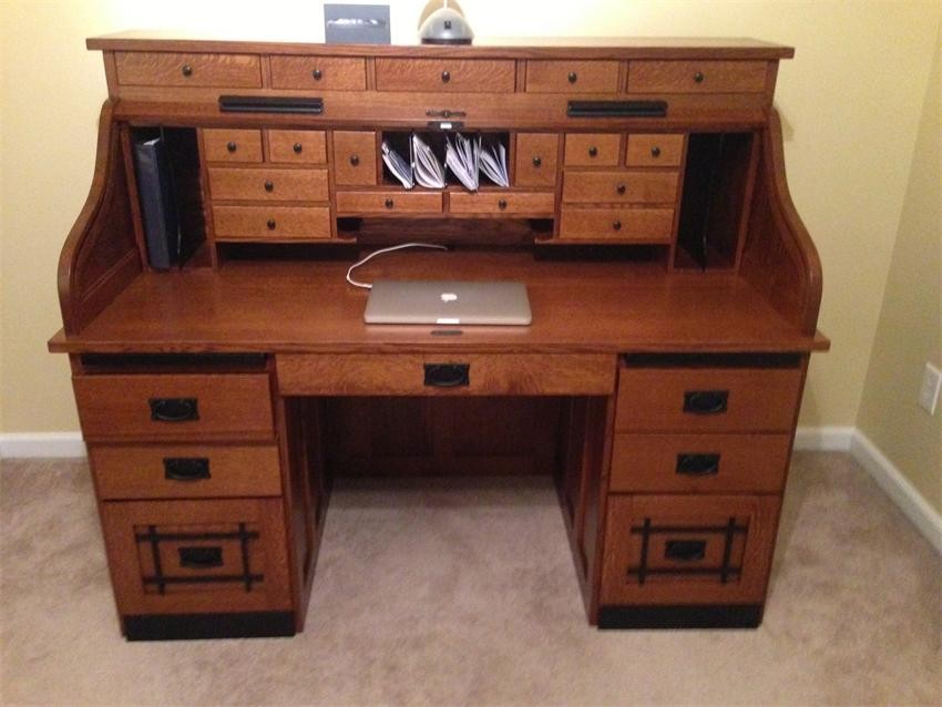Photo of a classic home office in Tampa.