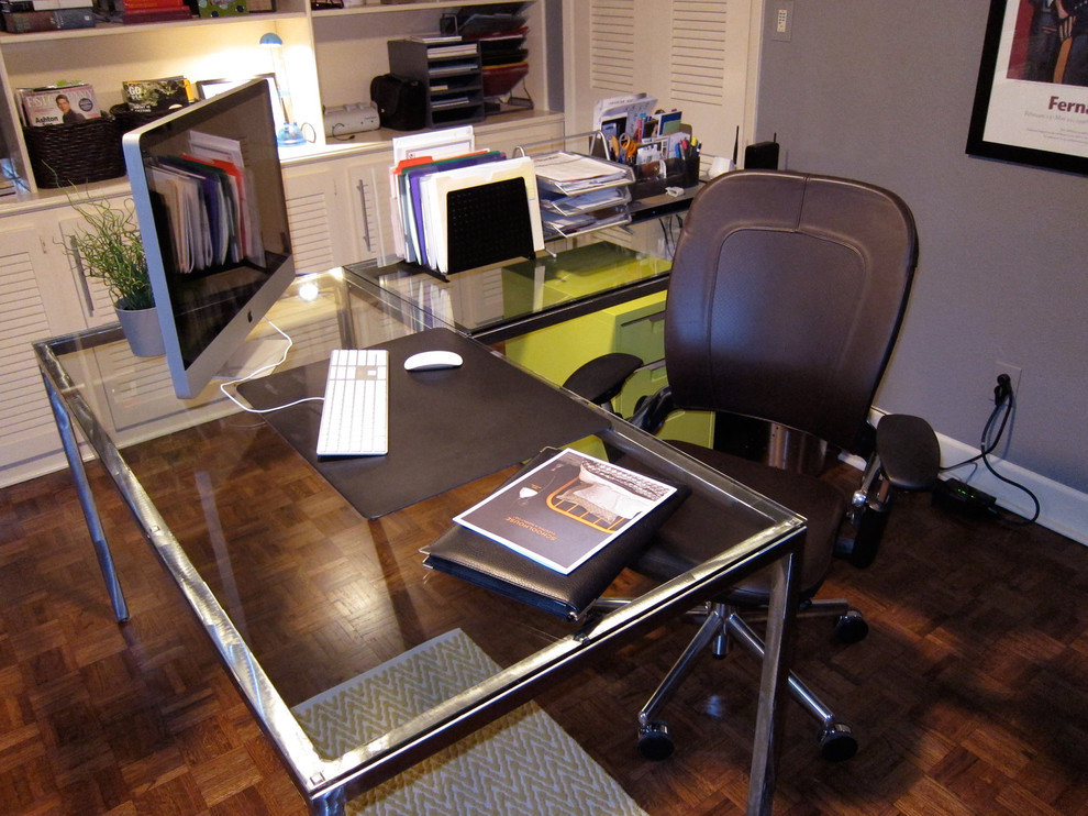 Minimalist home office photo in Austin